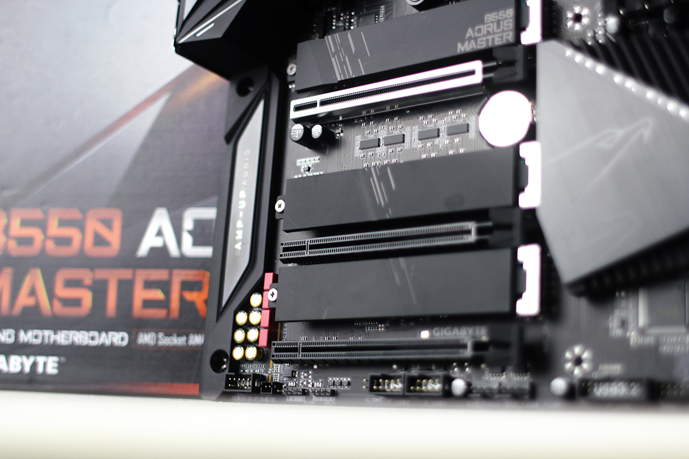 Jalur PCIe x16 vs x8 vs x1, Maksudnya Apa Sih? Begini Penjelasannya!