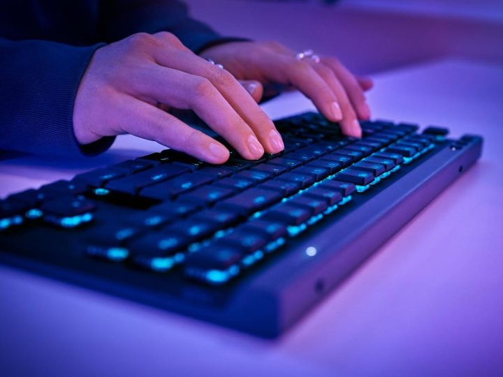 Tips Memilih Mechanical Keyboard: 5 Fitur Penting vs Gimik Estetika