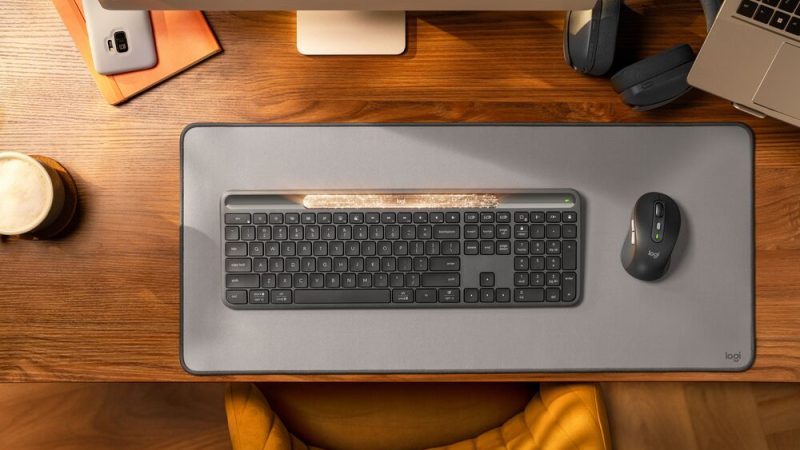 Logitech Signature Slim Solar+ K980: Keyboard Nirkabel Bertenaga Surya