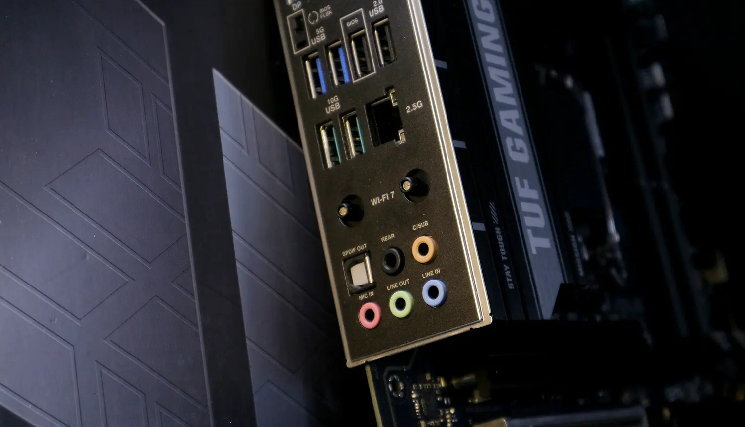 Arti Warna Colokan Audio Motherboard: Jangan Sampai Salah Colok!