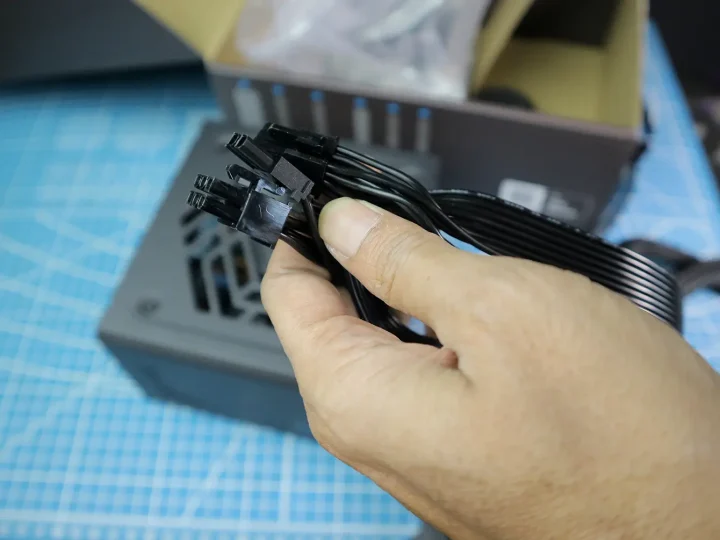 Pakai Kabel PCIe Bercabang Buat VGA, Aman Gak Sih? Ini Penjelasannya!
